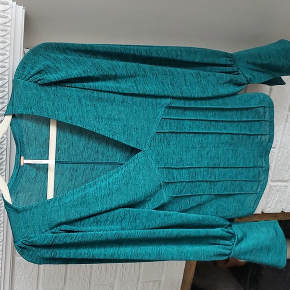 Women's Free People Killer Queen Green V-Neck Blouse Tee Size S - Picture 2 of 11